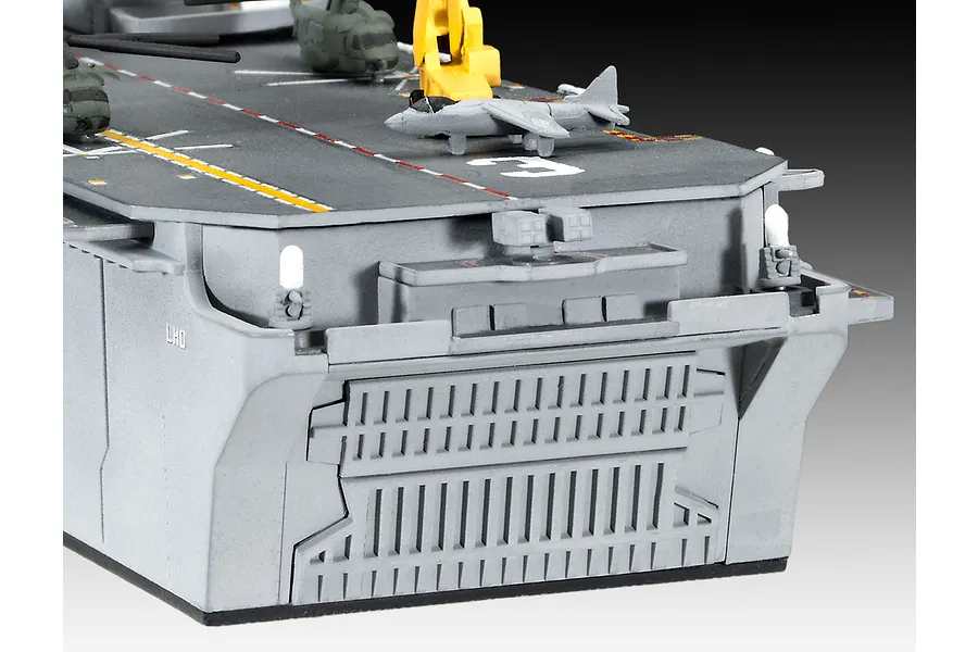 Revell 1/700 USS Wasp Class Assault Aircraft Carrier Scaled Plastic Model Kit image 69816