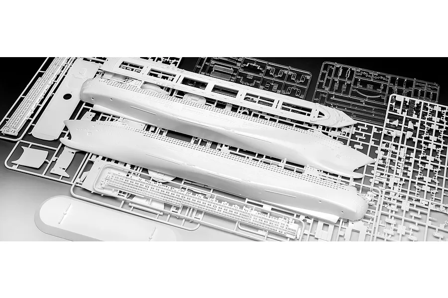 Revell 1/700 Queen Mary 2 Passenger Ship Scaled Plastic Model Kit image 69829