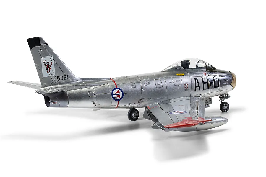 Airfix 1/48 North American F-86F-40 Sabre Scaled Plastic Model Kit image 72117