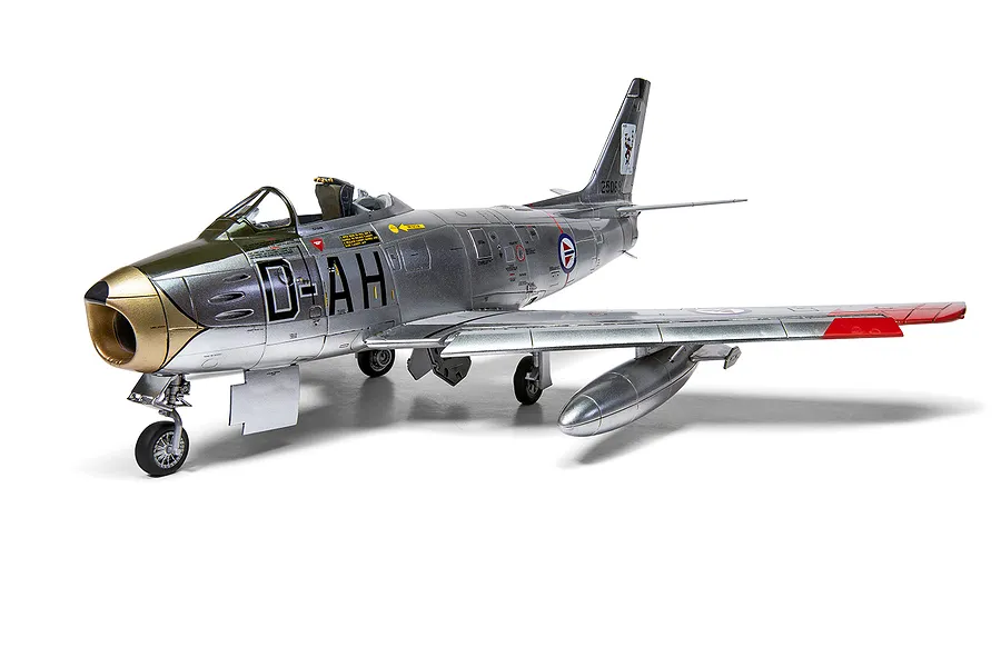 Airfix 1/48 North American F-86F-40 Sabre Scaled Plastic Model Kit image 72118