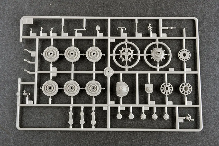 Trumpeter 1/35 Soviet Object 490B Prototype Tank Scaled Plastic Model Kit image 74302
