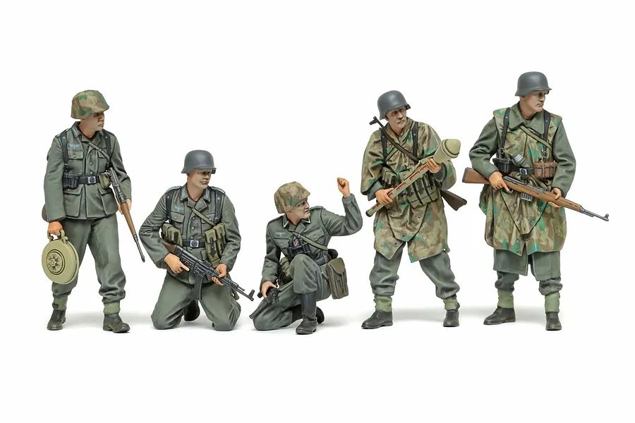 Tamiya 1/35 German Infantry Late WWII Scaled Plastic Model Set image 77433