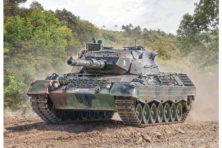 Italeri 1/35 Leopard 1 A5 Tank Scaled Plastic Model Kit image 78244