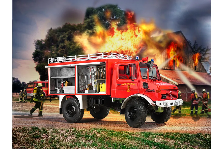 Revell 1/24 Mercedes-Benz Unimog U 1300 TLF 8/18 Scaled Plastic Model Kit image 78362