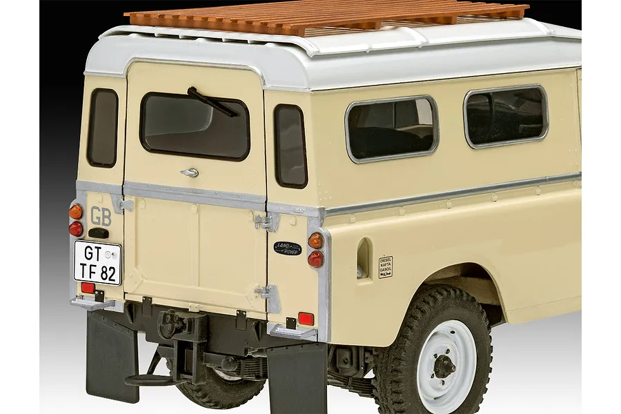 Revell 1/24 Land Rover Series III LWB Commercial image 79201