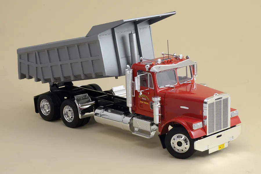 Italeri 1/24 Freightliner Heavy Dumper Truck Scaled Plastic Model Kit image 81439