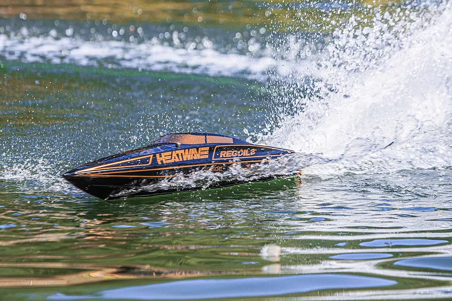 Pro Boat Recoil 2 V2 26&amp;quot; RC Speed Boat Brushless Deep-V RTR - Heat Wave Black image 83007