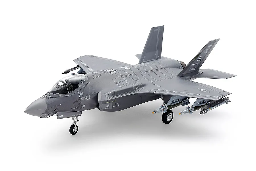 Tamiya 1/72 Lockheed Martin F-35A Lightning II Jet Fighter Scaled Plastic Model Kit image 83644