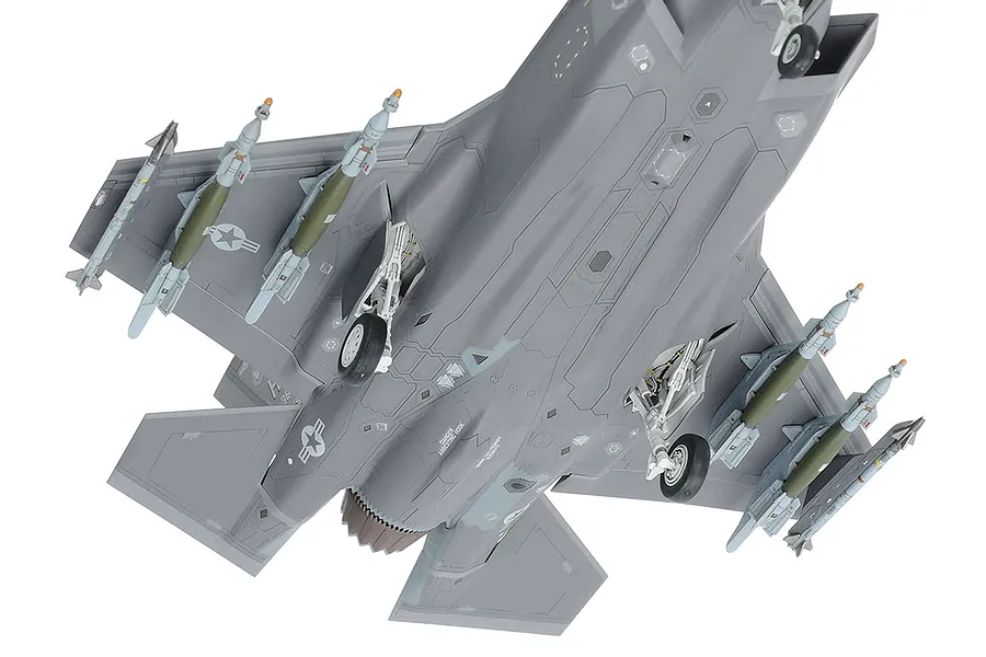 Tamiya 1/72 Lockheed Martin F-35A Lightning II Jet Fighter Scaled Plastic Model Kit image 83659