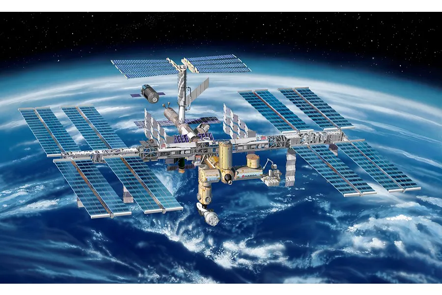 Revell 1/144 25th Anniversary ISS Platinum Edition Gift Set Scaled Plastic Model Kit image 83667