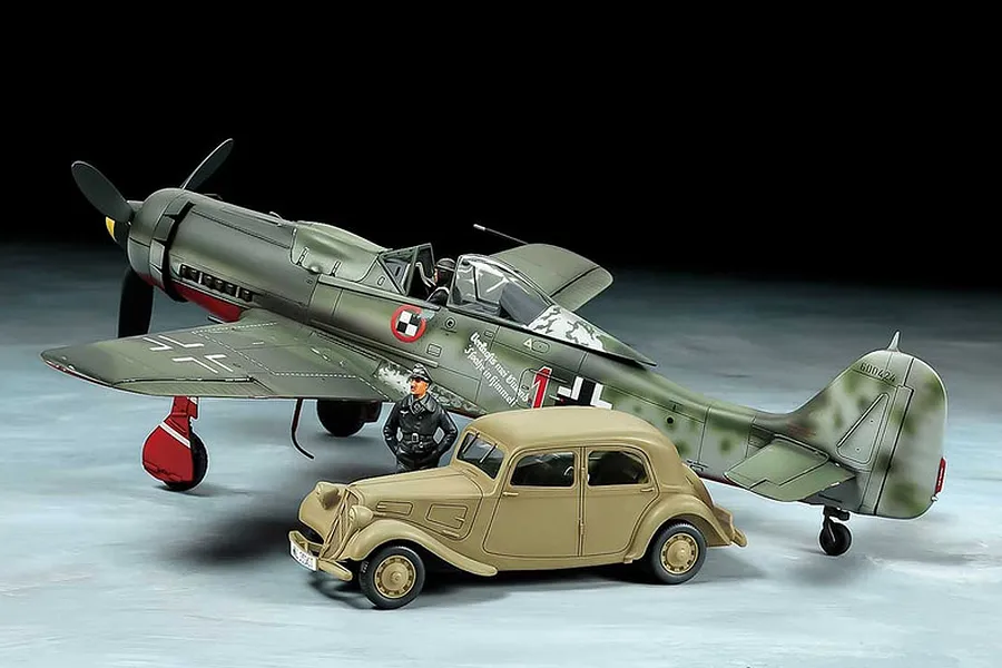Tamiya 1/48 Focke-Wulf Fw190 D-9 Jv44 &amp;amp; Citroen 11CV Model Kit image 87201