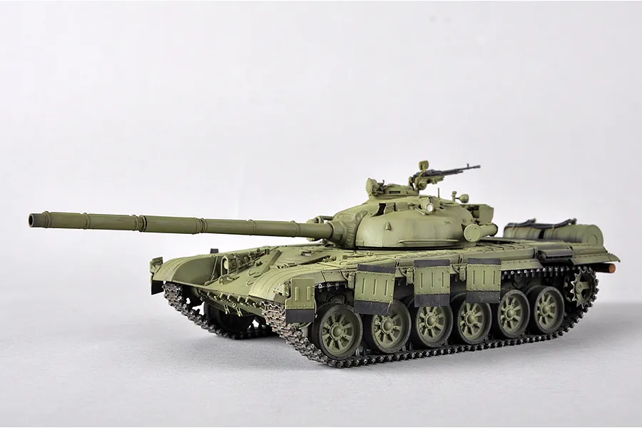 Trumpeter 1/35 T-72M MBT Tank Scaled Plastic Model Kit image 88381