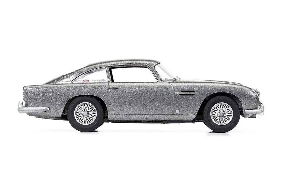 Airfix 1/43 Aston Martin DB5 Scaled Plastic Model Starter Kit image 88597