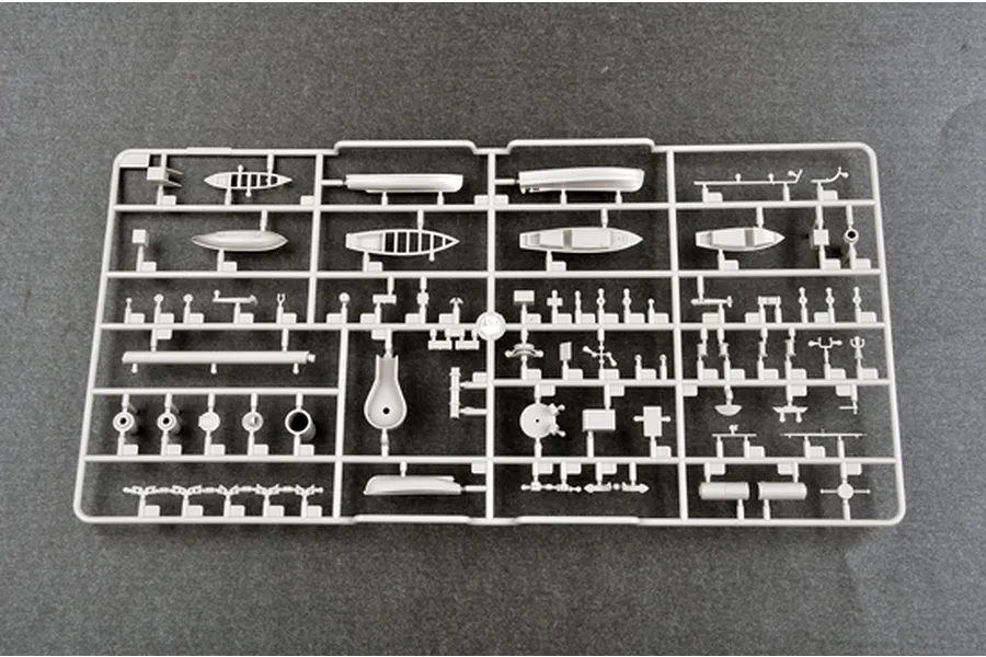 Trumpeter 1/200 British Royal Navy&amp;#039;s HMS Hood 1941 Warship Model Kit image 89434