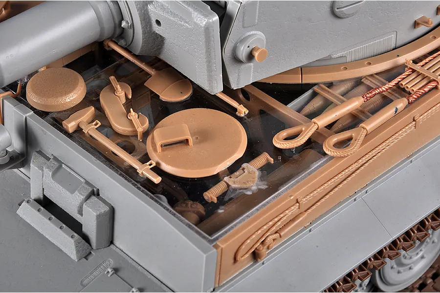 Trumpeter 1/16 German Tiger 1 Late Type Heavy Tank Model Kit image 89456