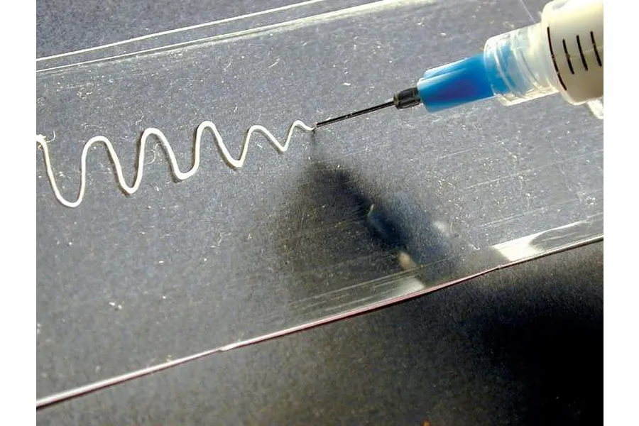 Deluxe Materials Pin Point Syringe Kit image 2