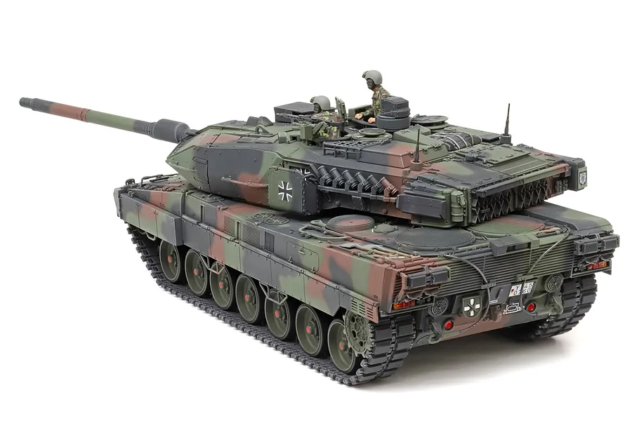 Tamiya 1/35 Leopard 2 A7V Tank Scaled Plastic Model Kit image 93846
