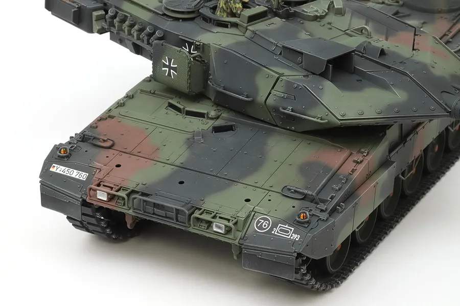 Tamiya 1/35 Leopard 2 A7V Tank Scaled Plastic Model Kit image 93856