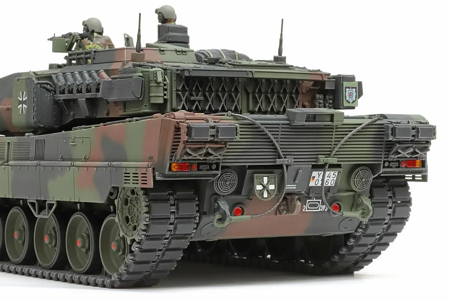 Tamiya 1/35 Leopard 2 A7V Tank Scaled Plastic Model Kit image 93857