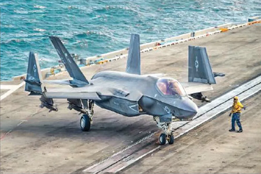 Italeri 1/72 F-35C Lightning II Fighter Jet Scaled Plastic Model Kit image 95825