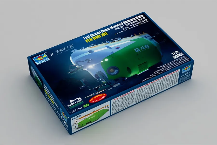 Trumpeter 1/72 scale Fen Dou Zhe manned submersible plastic model kit box, featuring a green and white submersible illustration on a blue background.
